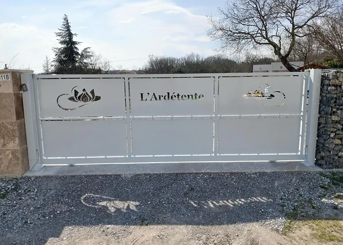 Le Cocon, Adults Only Minimum 16 Ans Ferienhaus Lussas